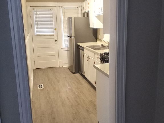 3rd image of 5109 Wyandotte St #2S