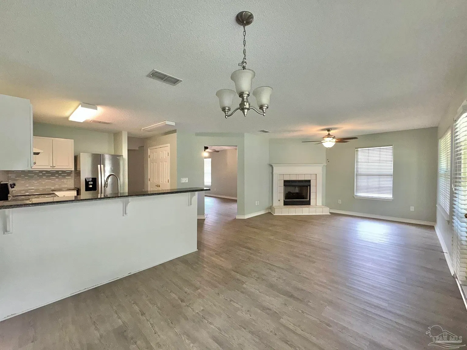 3 bed, 2129 sqft, $2,300 — Photo 4