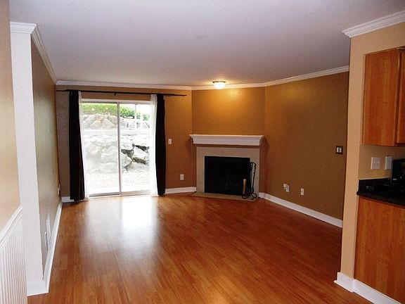 4th image of 16817 Larch Way Unit E-104