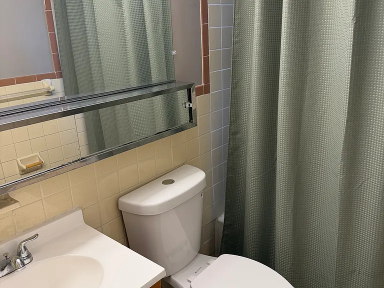 212 Regency Park Dr — Photo 10