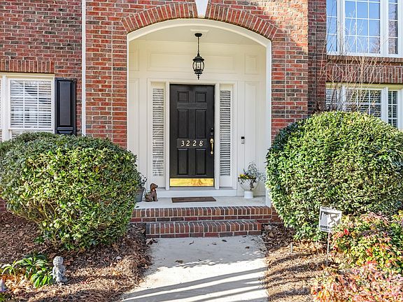 2nd image of 3228 Twelve Oaks Pl