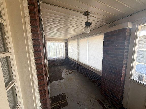 3rd image of 389 Genessee St