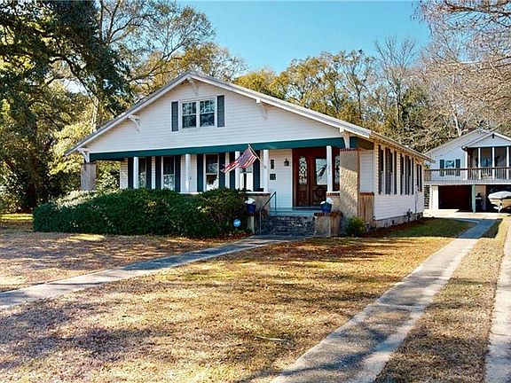 2nd image of 3220 Bay Front Rd