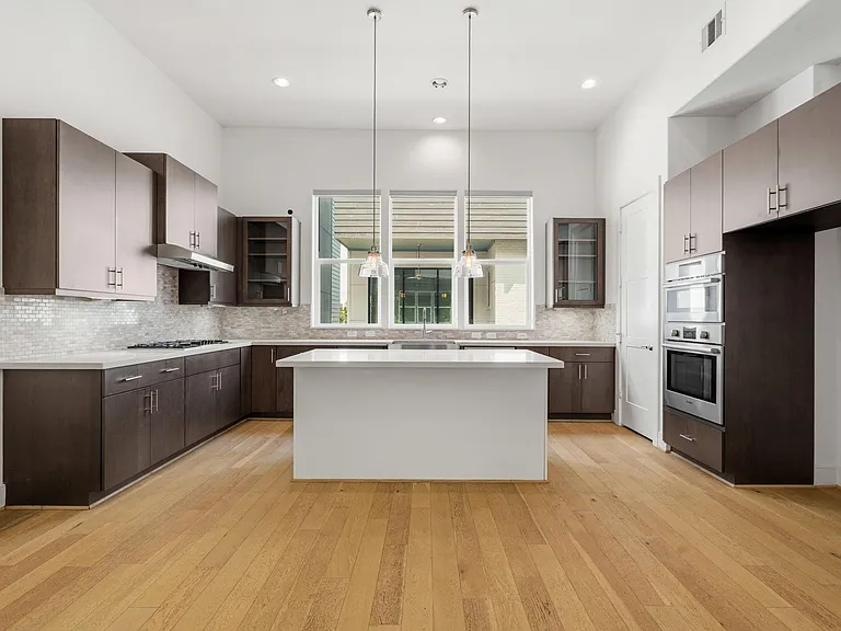 2624 Rusk St — Photo 14