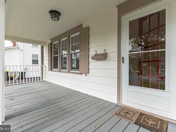 4th image of 327 Beverly Pl
