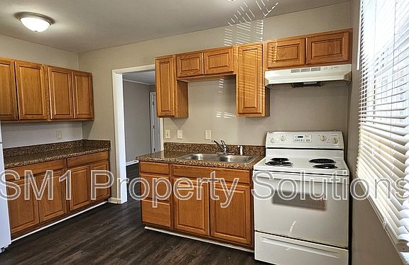 5th image of 1529 Earl Dr #1