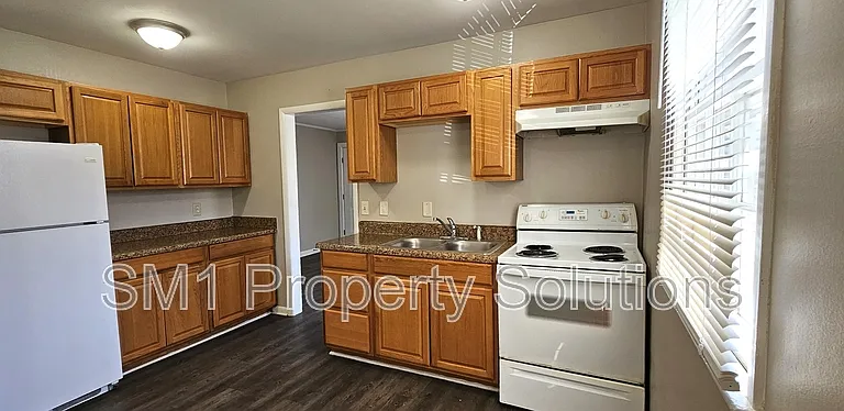 1529 Earl Dr #1 — Photo 5