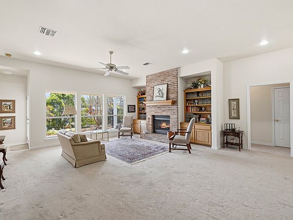 4th image of 647 Oak Valley Dr