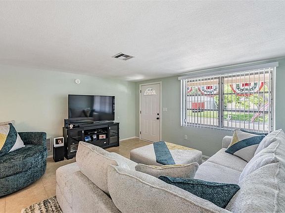 5th image of 9330 Saint Regis Ln