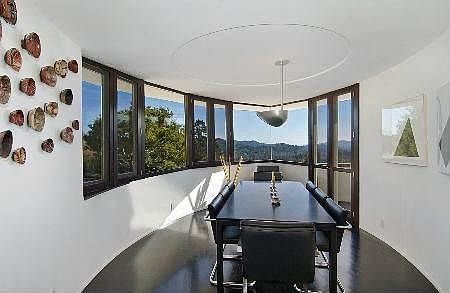 5th image of 303 Oak Ave