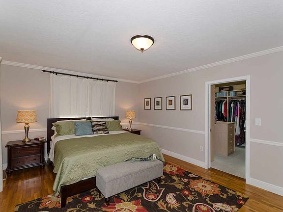 5th image of 411 Aledo Ave