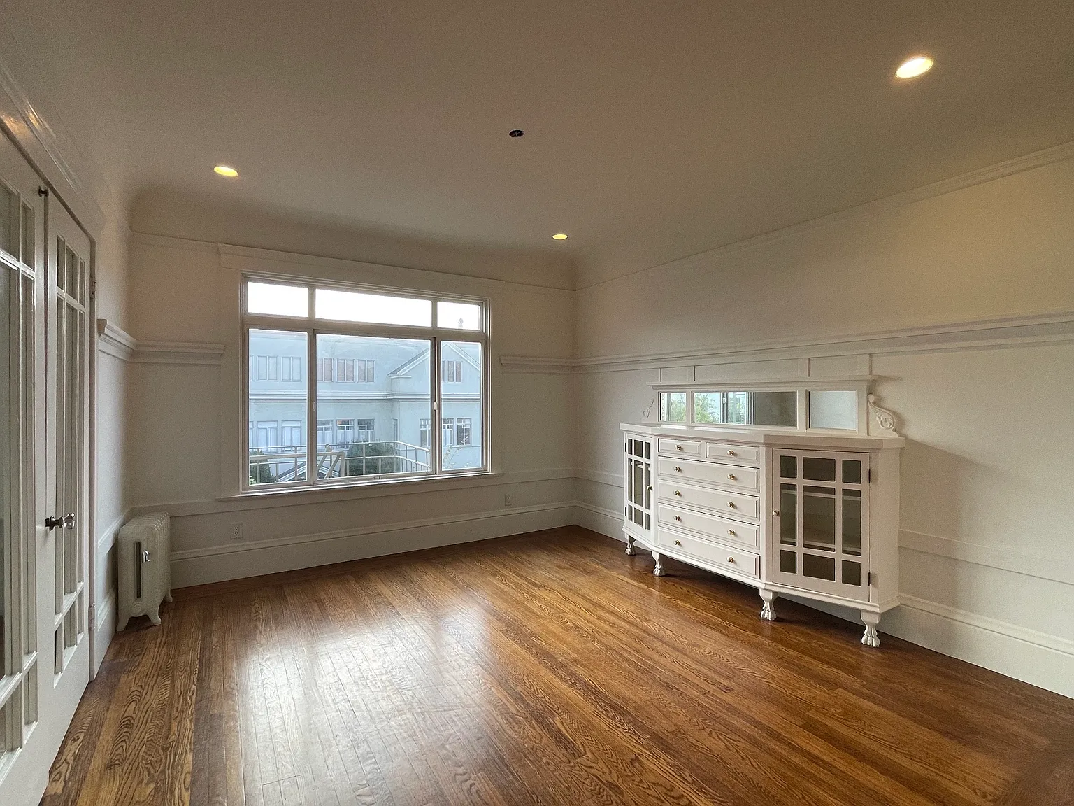 2 bed, 900 sqft, $5,900 — Photo 4