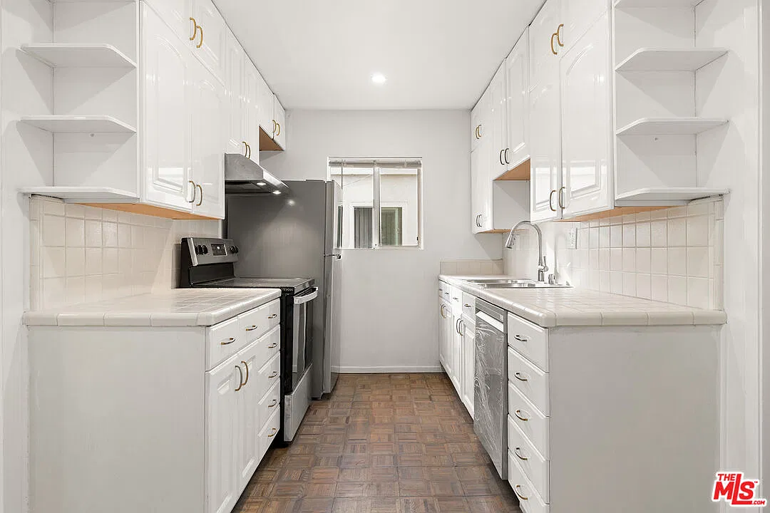 3 bed, 2.0 bath, 1300 sqft, $3,295 — Photo 4