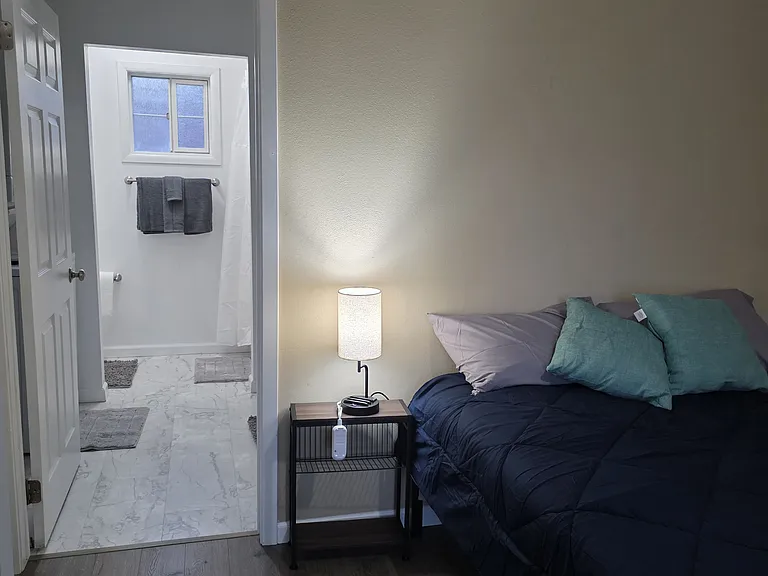 1225 1/2 Gregory Way — Photo 23