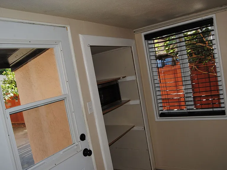 114 Flower St — Photo 21