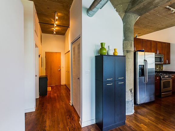 2nd image of 1110 W 15th St #Gu106