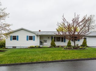 17 Breton Ln, Holyoke, MA 01040
