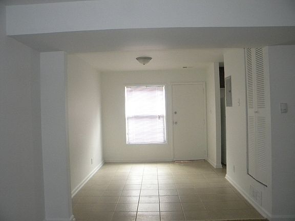 4th image of 3830 Parkwood Dr