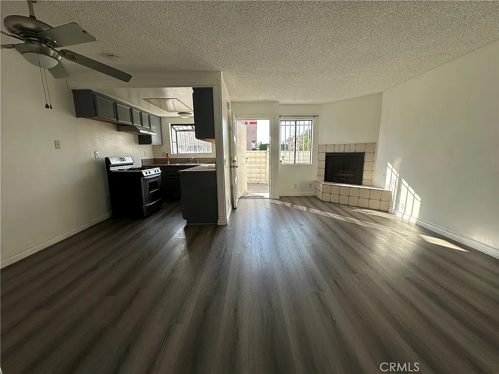 3 bed, 1141 sqft, $3,080 — Photo 4
