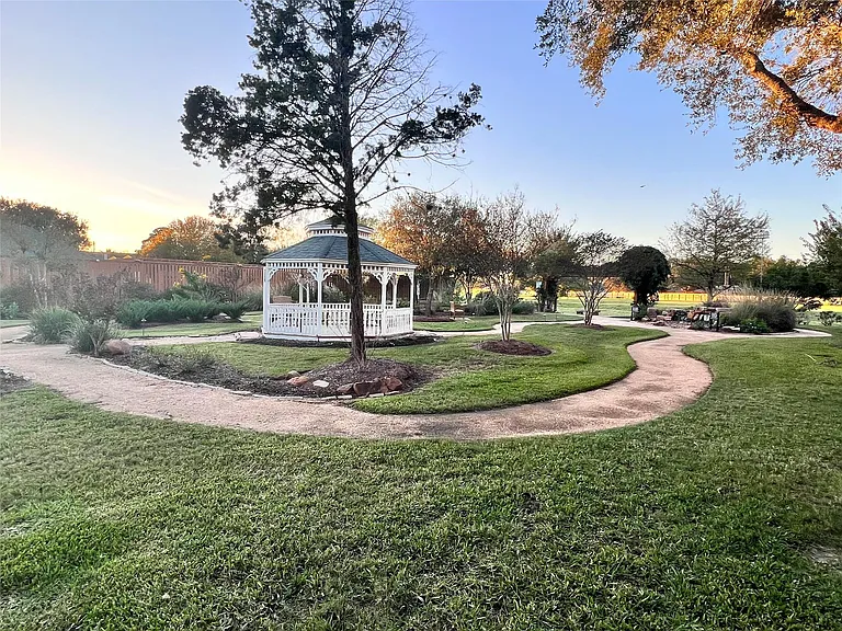 19739 Moonhollow Dr — Photo 31