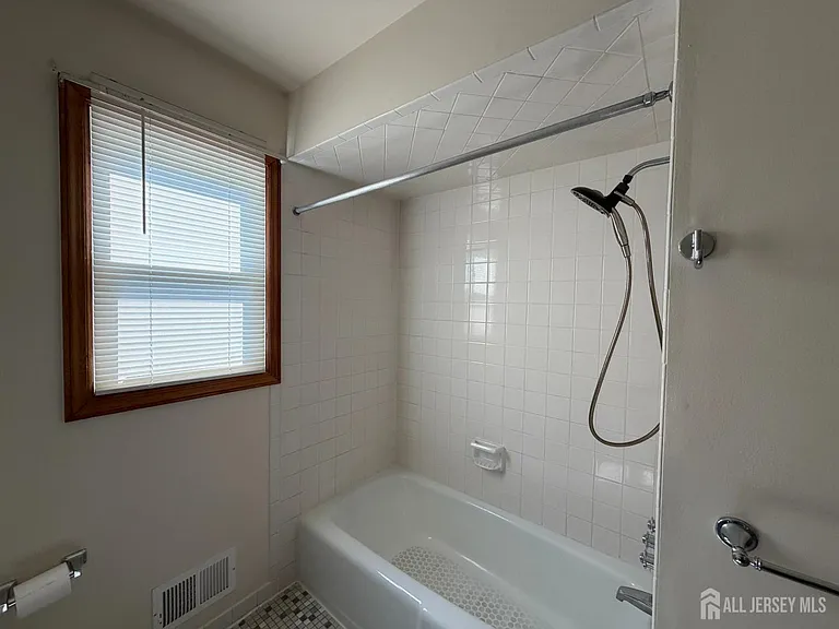 830 2nd St — Photo 11