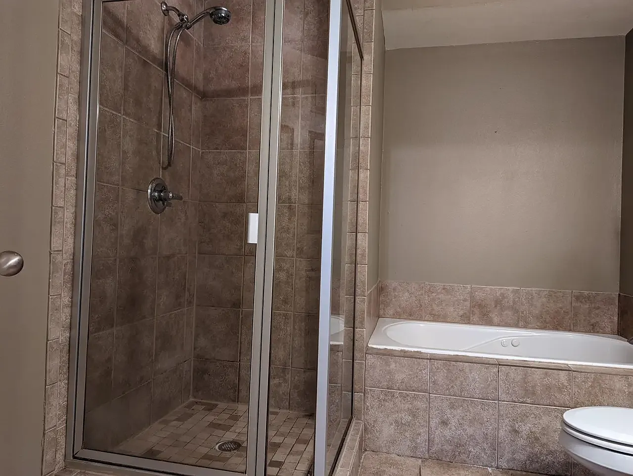2558 N Oakland Zion Rd — Photo 2
