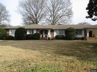 208 Edgewood St, Martin, TN 38237