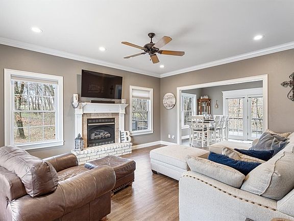 4th image of 16893 Gum Springs Dr