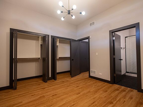 5th image of 1044 W Newport Ave APT 1E