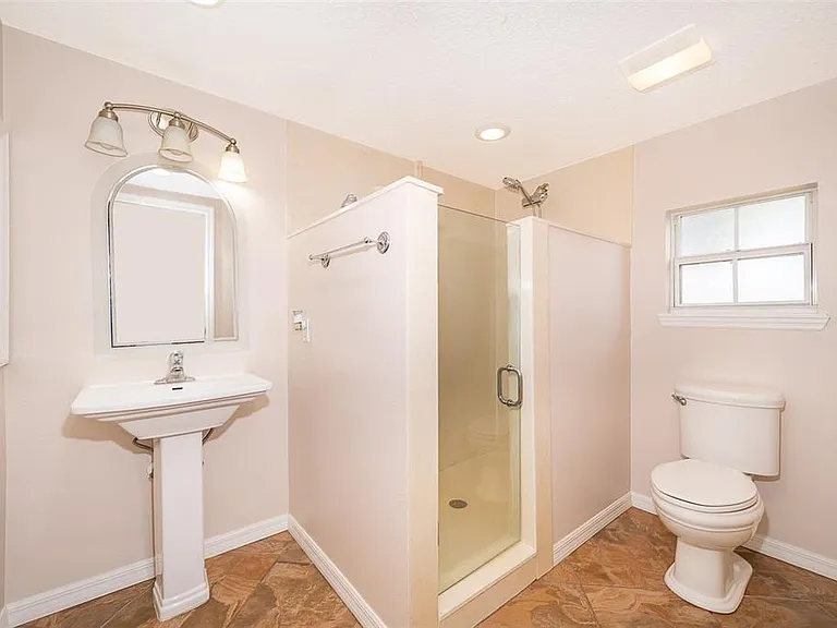 533 West Ave — Photo 8