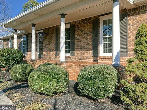 4th image of 808 N Bethany Rd