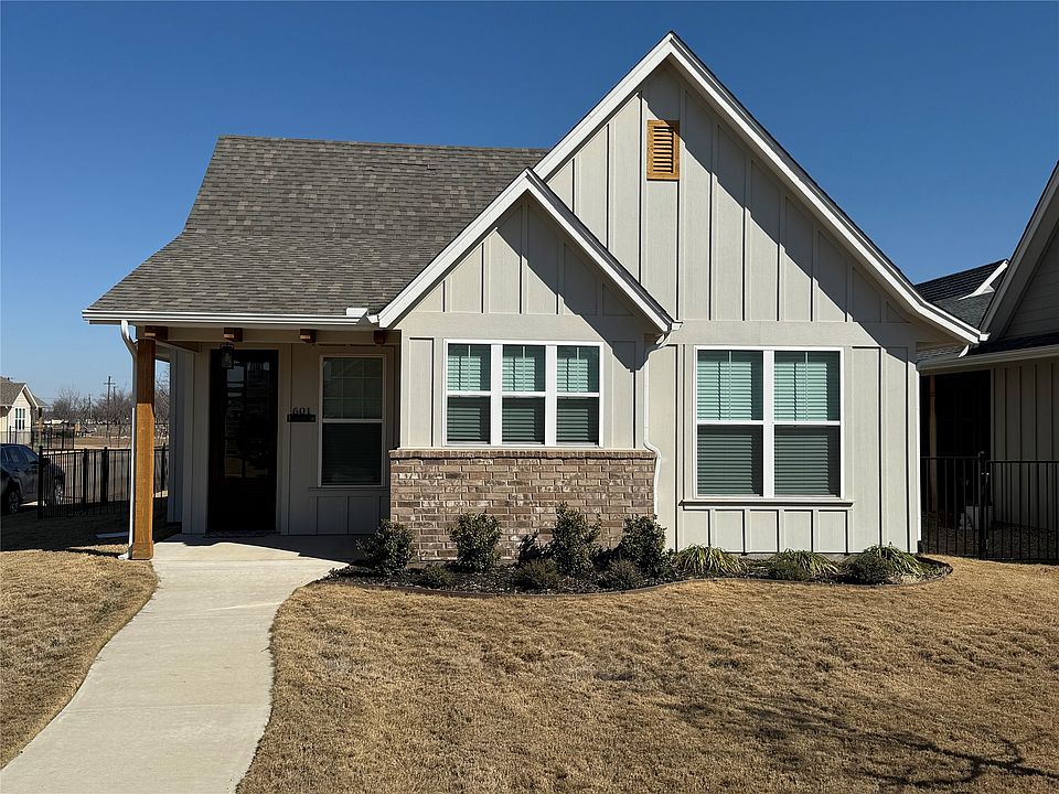 1st image of 601 Eastpark Ln