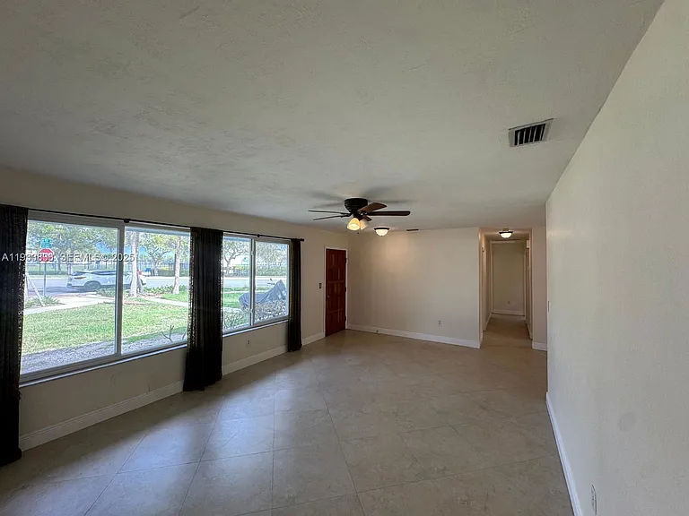 18600 SW 97th Ave — Photo 5
