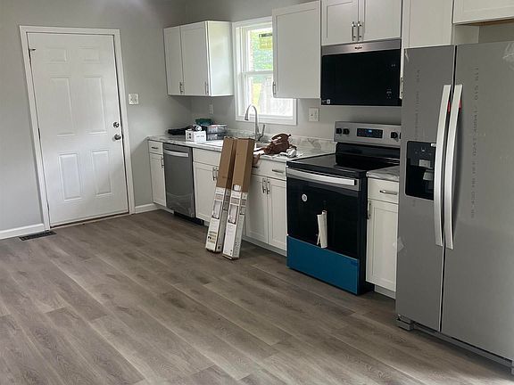 2nd image of 752 Shelly Dr