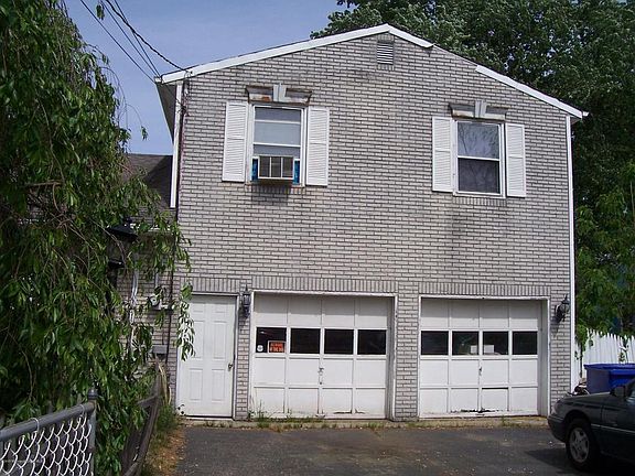 5th image of 217 Marian St