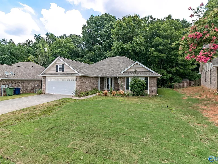 124 Wittington Ln — Photo 32