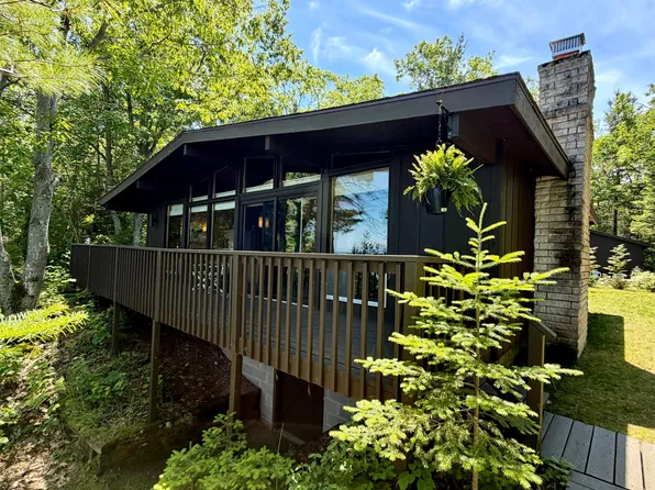 10705 Huron Trl, Cheboygan, MI 49721