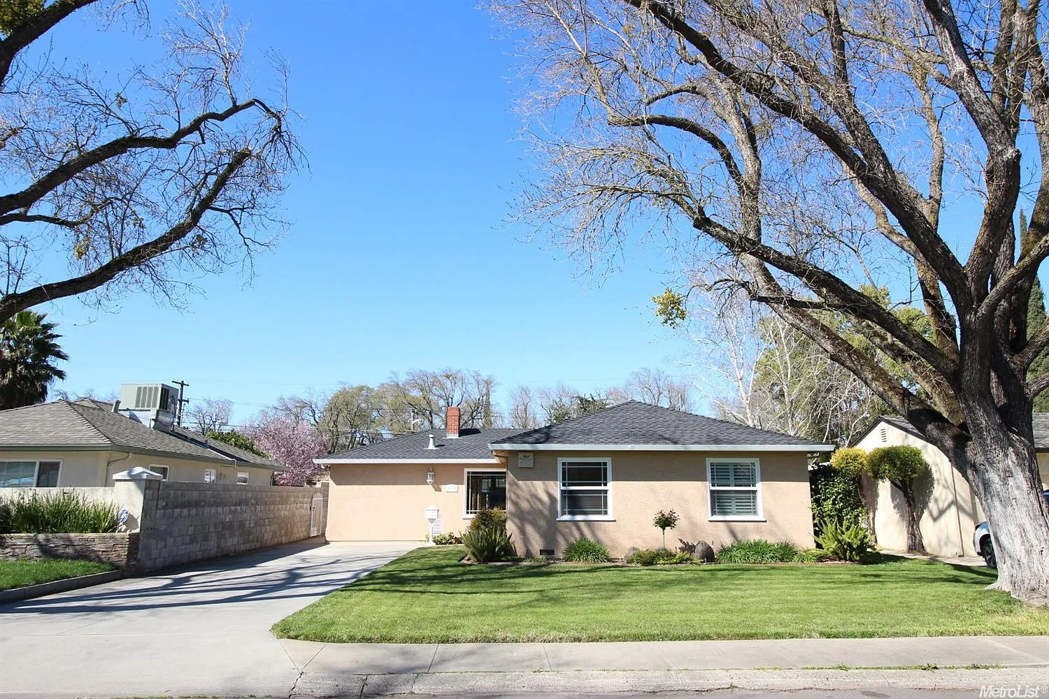 333 Severin Ave photo 1