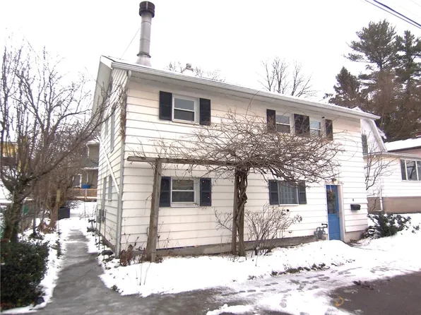 4 Greenbriar Ct, East Rochester, NY 14445