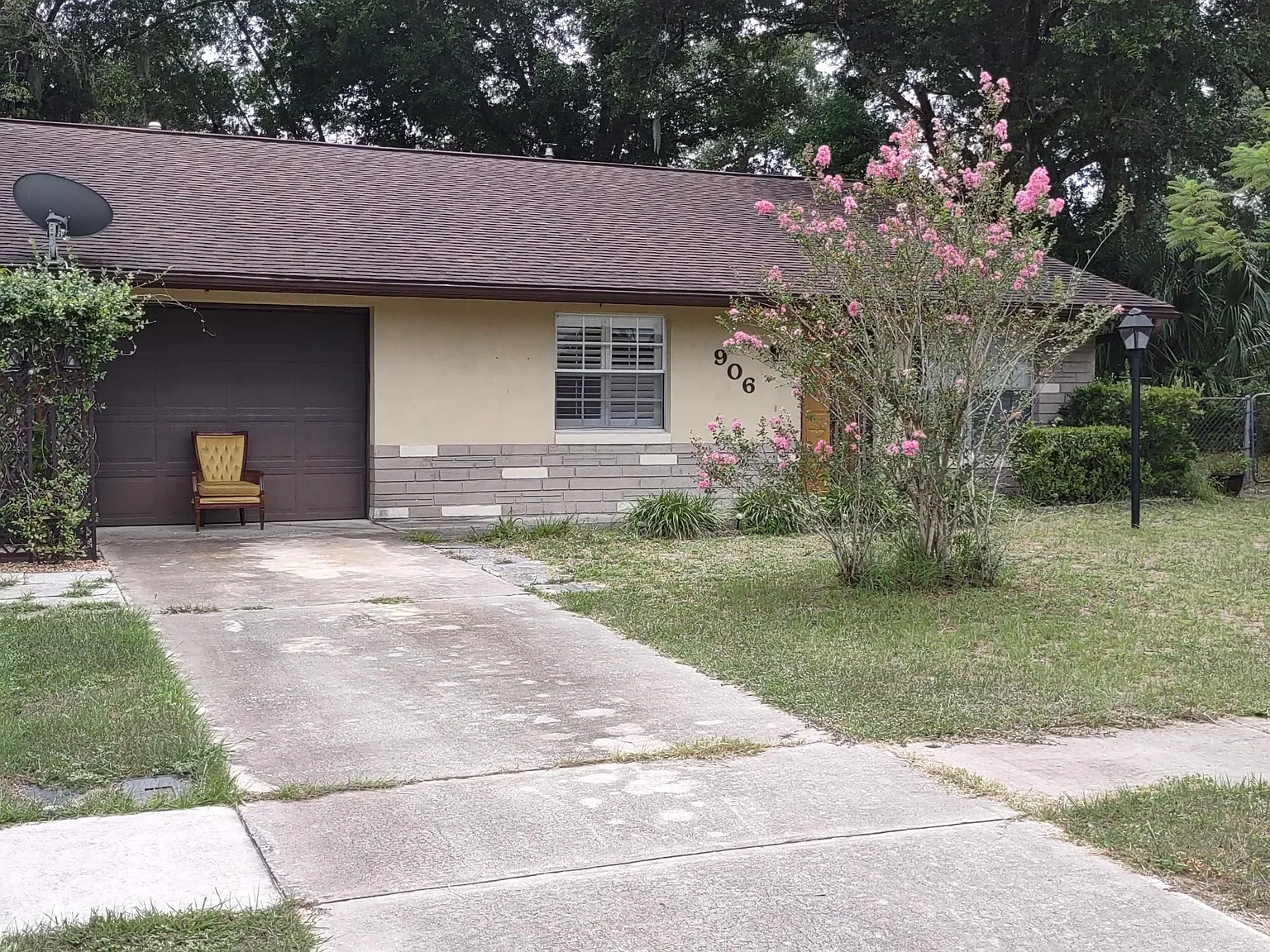 906 Hartford Dr — Photo 2