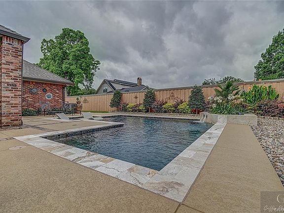 2nd image of 405 Highland Dr