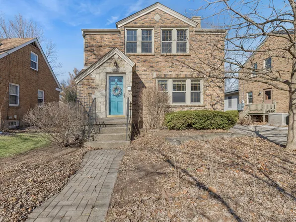515 W 2nd St, Genoa, IL 60135