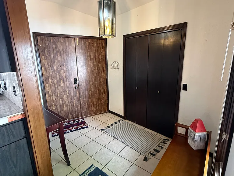 881 E Shore Dr — Photo 2