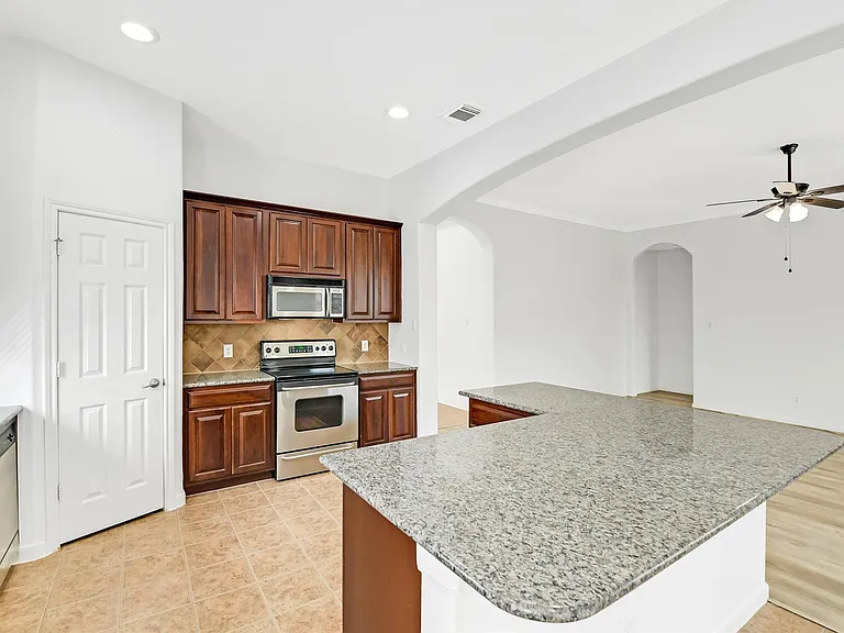 19227 Countryhills Ct — Photo 15