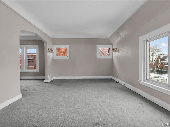 4th image of 11475 Sanford St