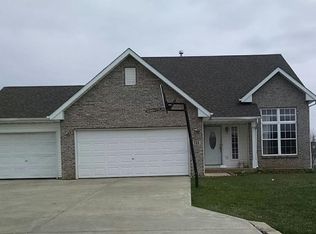 733 Golden Prairie Dr, Davis Junction, IL 61020