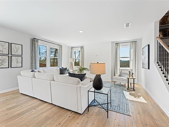 4th image of 975 Kingsley Way