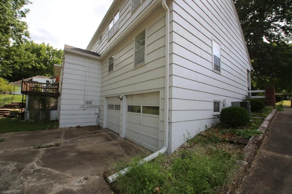 2 bed, 1.5 bath, 1100 sqft, $1,590 — Photo 4