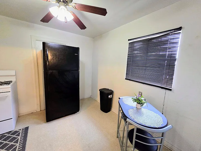 1008 Runnels St — Photo 6