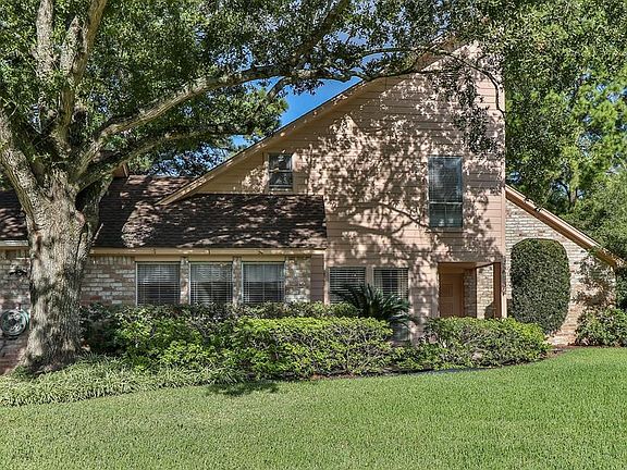 3rd image of 10319 Summerhill Dr